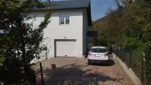 Villa Trebević Sarajevo - 卢卡维卡