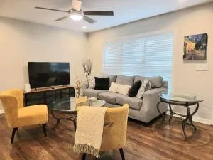 Refreshed!! Private 4BRMs 2 Bath - 2 King Beds!! - سميرنا