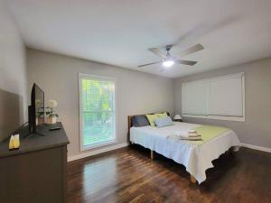 Refreshed!! Private 4BRMs 2 Bath - 2 King Beds!!