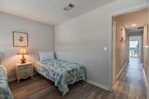 Yellow Sunshine Oceanfront Townhouse, Private Balcony