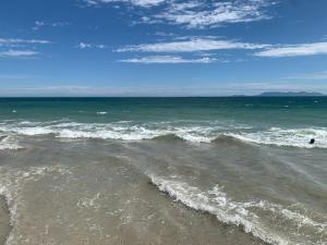 Beachfront Gem Free Parking AC