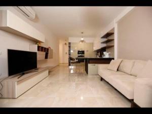 Beachfront Sion Sarande Apartment 1