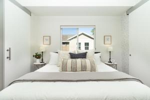 Apartments Close to Downtown, Conventions, Airport, Mountains, Shopping