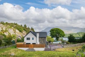Arlyn, Padarn Lake Viewpoint in Snowdonia