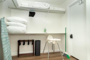 Apartments Close to Downtown, Conventions, Airport, Mountains, Shopping