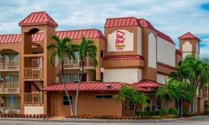 Red Roof Inn PLUS+ & Suites Naples Downtown-5th Ave S