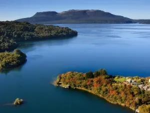 独行者旅社 - Lake Tarawera