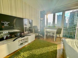 Super Apartament GREEN Rondo ONZ Metro NOWE Wifi 300 Mbs AirCondition Netflix Spotify