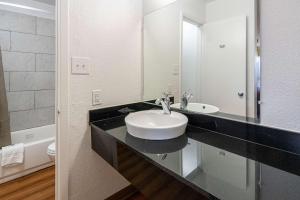 Queen Room with Two Queen Beds - Non-Smoking room in Motel 6-Abilene TX