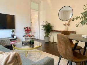 Newly refurbished 2 BR Apartment in South London