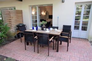 Maisons de vacances Nice 55m in residence with pool and garden ! : photos des chambres