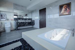 The Living Hotel SamutPrakan