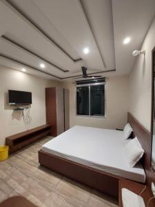 HOTEL SATYAM PALACE
