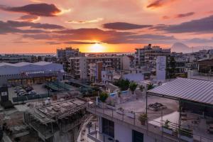 Deluxe οροφοδιαμέρισμα με υδρομασάζ κ ταρατσόκηπο
