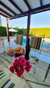Villa Victoria 400 meters to the beach
