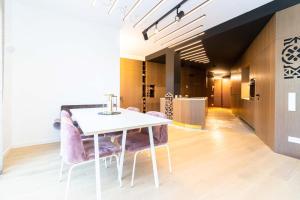 The Tourist 2BD2BH APT, terrace+parking, by Cohost