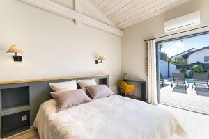 B&B / Chambres d'hotes Maison d'hotes Etxea_&_co : Chambre Lit King-Size - Vue sur Piscine 