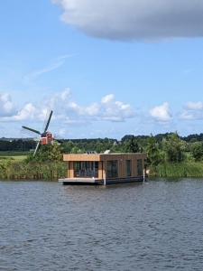 Houseboat "Surla Aqua Zen" Kagerplassen with FREE tender