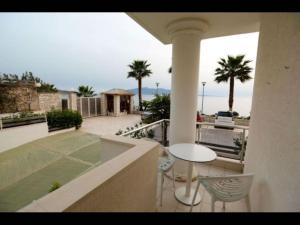 Beachfront Sion Sarande Apartment B