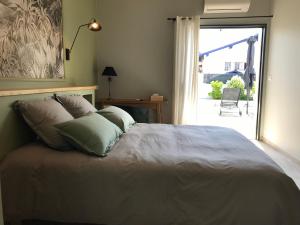 B&B / Chambres d'hotes Maison d'hotes Etxea_&_co : Chambre Lit King-Size - Vue sur Piscine 