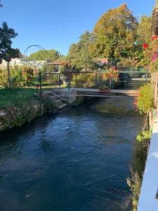 Maison de ville au bord de la rivière ! - Auneuil