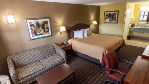 King Room Non-Smoking room in Loyalty Inn Hawkinsville