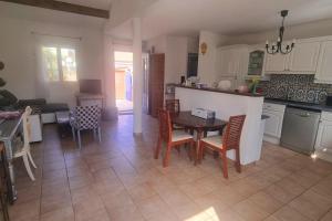 Villas Villa Chantal proche centre ville / Piscine / Clim / Parking : photos des chambres