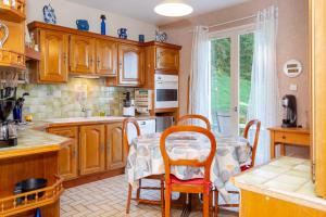 Maison dans un parc de verdure