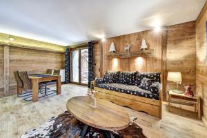 Maisons d'hotes LA FERME de BELLINE Chalets ou Gites & SPA : Appartement avec Terrasse