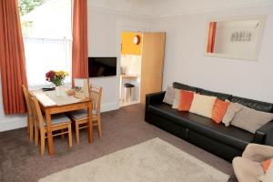 Two-Bedroom Apartment room in Abbey View Holiday Flats
