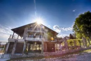 MOUNTAIN HILL LUXURY VILLA - Madzhare