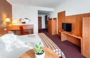 Twin Room - Disability Access and Air-conditioning room in Hunguest Hotel Pelion