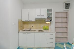 Apartments Tribunj Mali mago