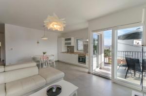 Apartments Tribunj Mali mago