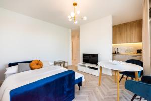 East Side of Warsaw Studio 103 by BookingHost