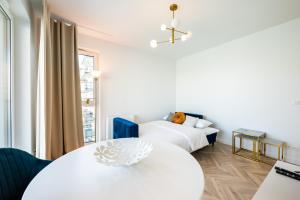 East Side of Warsaw Studio 103 by BookingHost