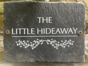 The Little Hideaway - Historic Gem off Haworth Main Street -Log Fire