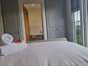 Pass the Keys Attractive Modern 2 Bedroom House in Harborne