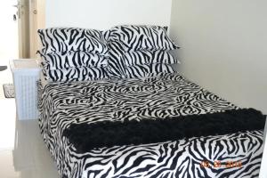 Staycation at Tagaytay 1733 Wind Residences with Taal Lake view WIFI and free parking