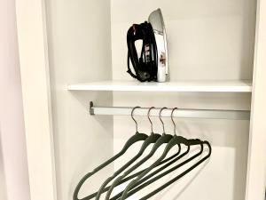 Flat novo, 2 quartos, garagem no coração dos Jardins