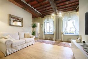 Corte Paolina - charming courtyard inside Lucca