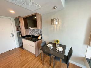 BACK & HIGH Studio in Dusit Grand Park