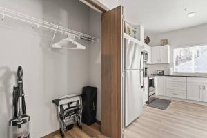 Brand New 2 Bed 2 Bath Near Perry District and DT
