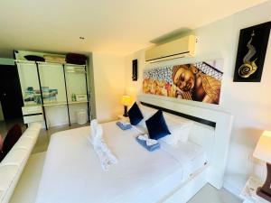 Private apartment at Bayshore by Lofty