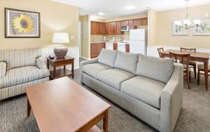 One-Bedroom Villa Lodge with Queen Bed room in Holiday Inn Club Vacations - Holiday Hills Resort an IHG Hotel