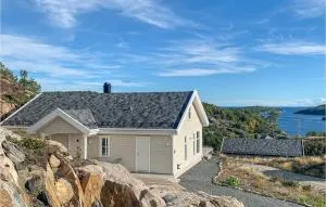 Beautiful Home In Risør With Kitchen - Gjeving