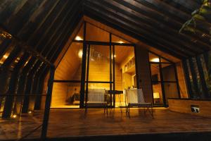 Oculto refugio de bosque