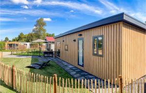 Stunning Home In Heinkenszand With Wifi