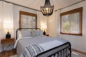 New-private waterfront house on discovery bay