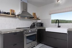 New-private waterfront house on discovery bay